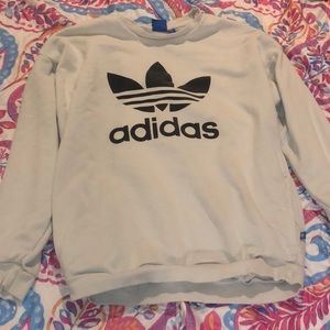 Oversized Adidas Sweatshirt with pockets